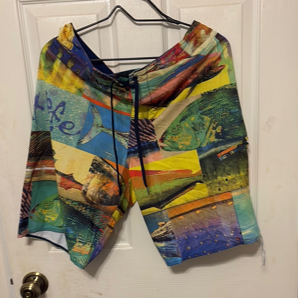 Salt Life Colorful Fish Print Swim Trunks 
Sz 34
